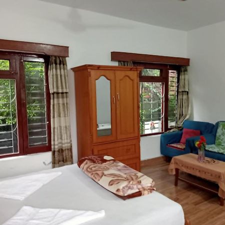 New Summit Guest House Pokhara Esterno foto