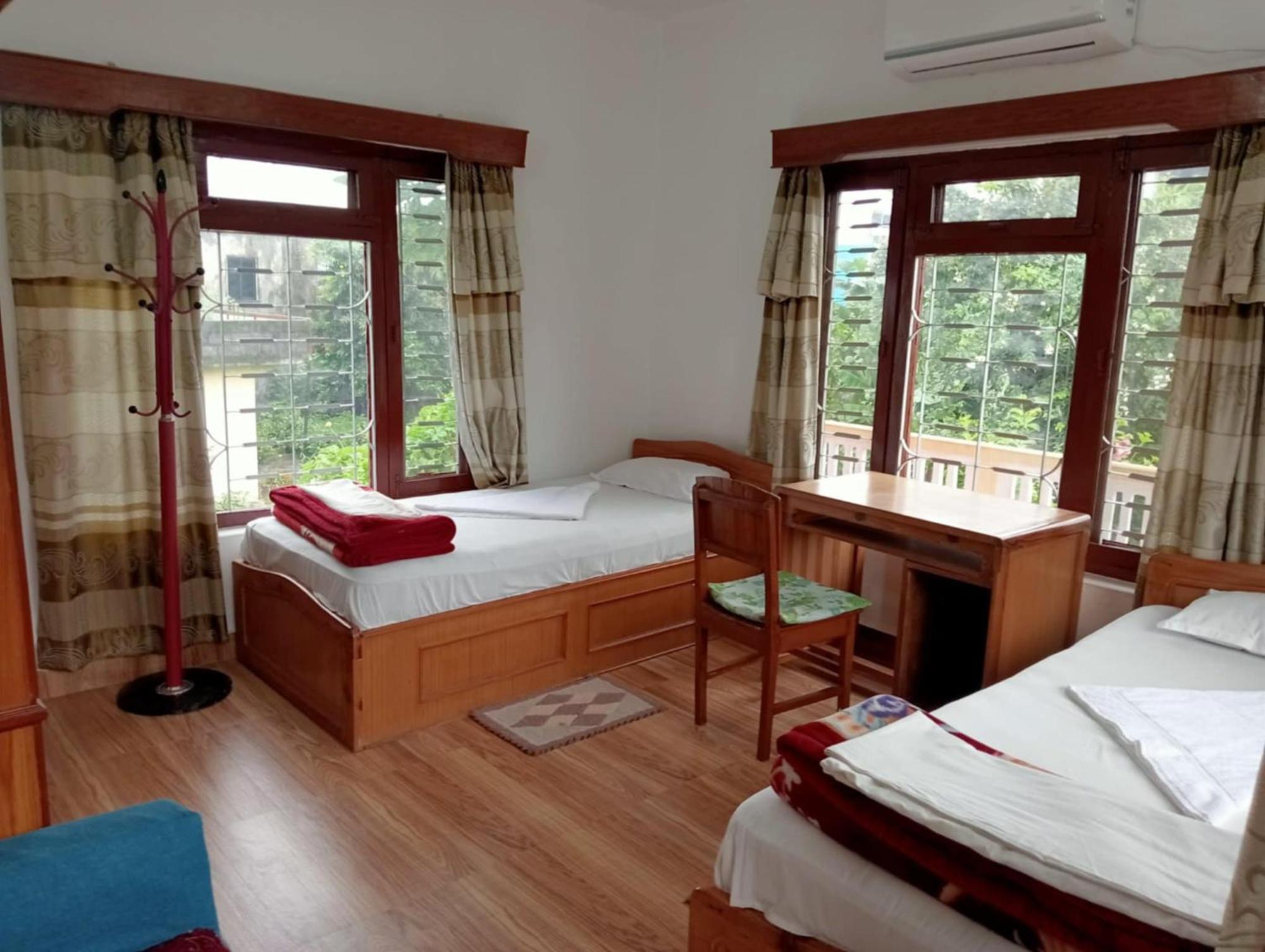 New Summit Guest House Pokhara Esterno foto