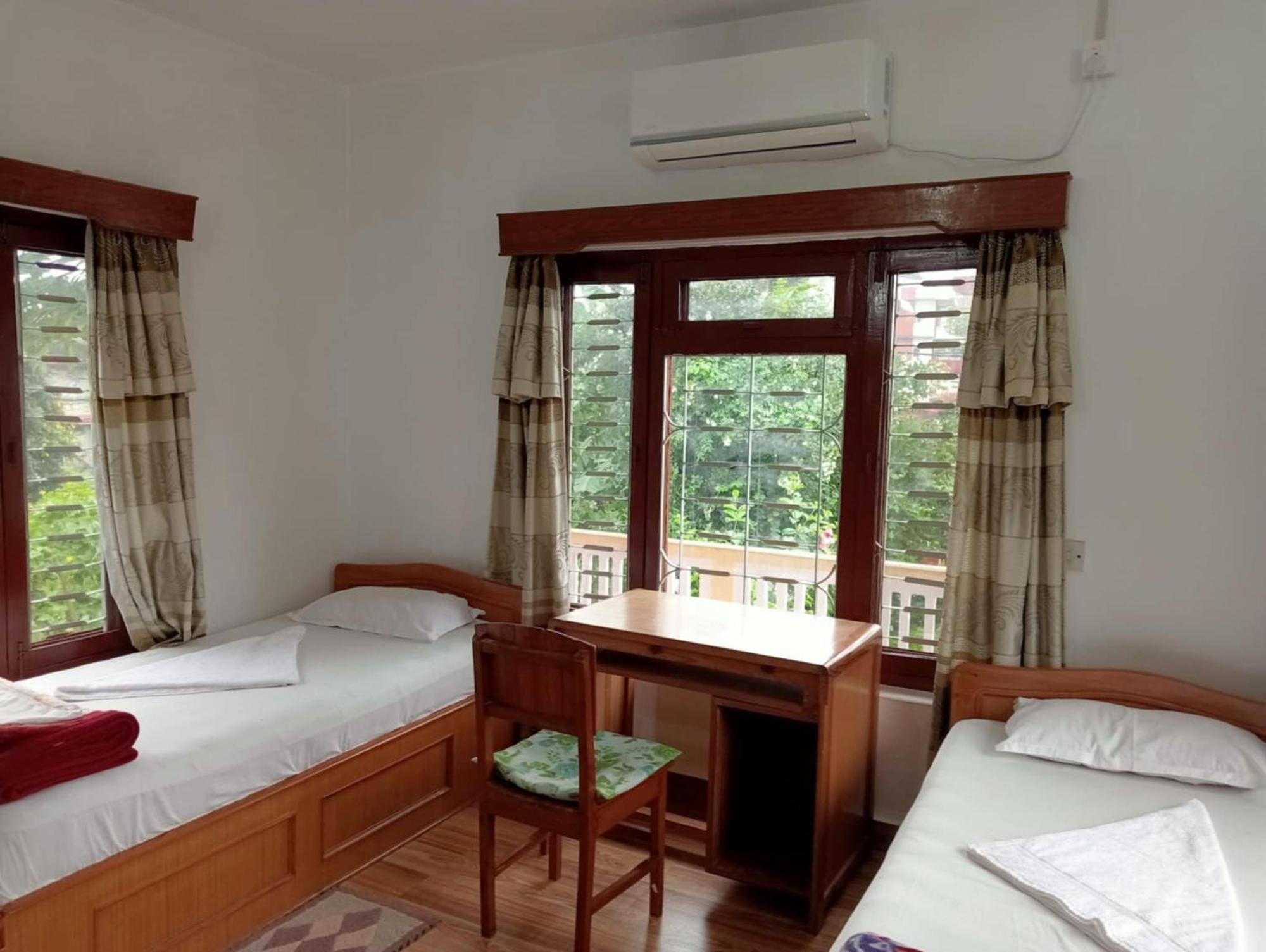 New Summit Guest House Pokhara Esterno foto