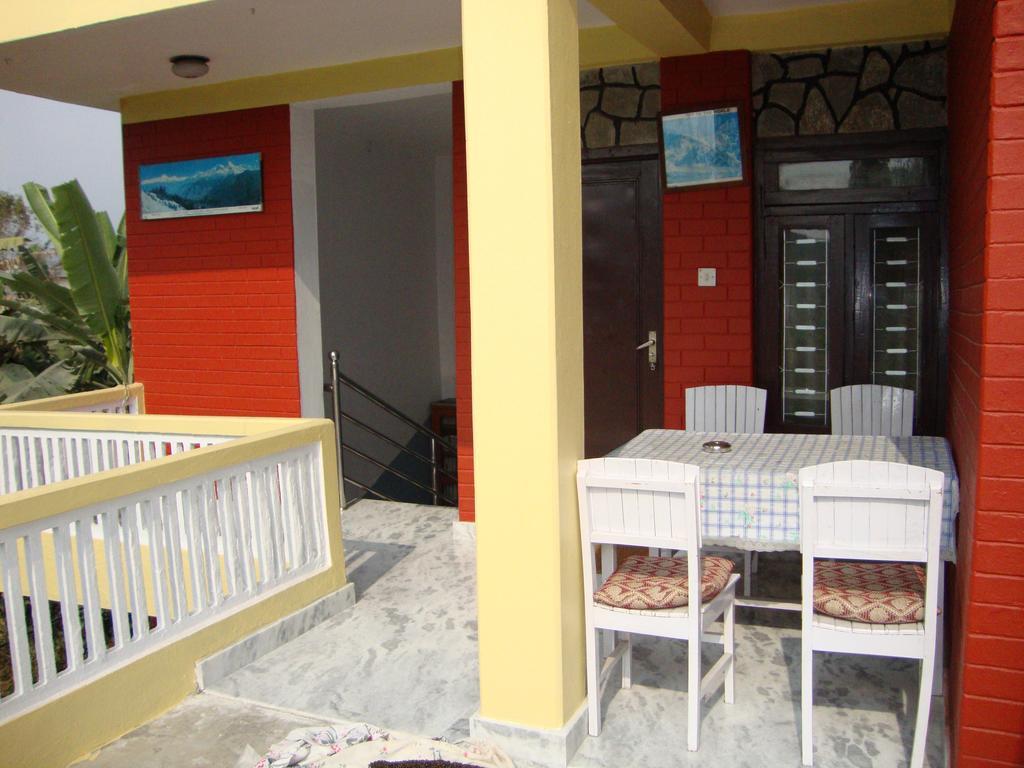 New Summit Guest House Pokhara Esterno foto