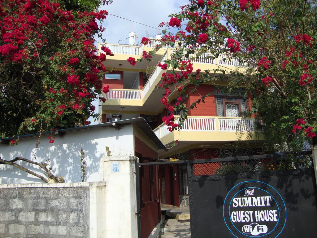 New Summit Guest House Pokhara Esterno foto