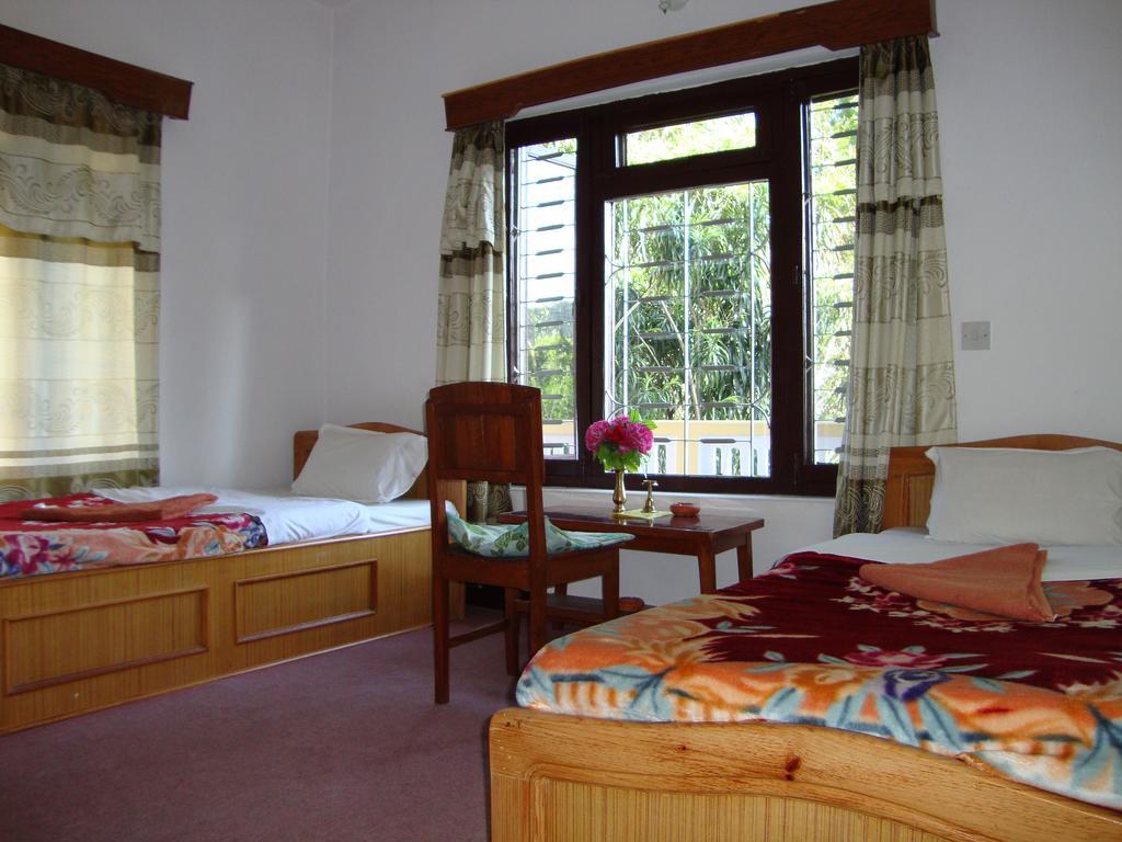 New Summit Guest House Pokhara Esterno foto